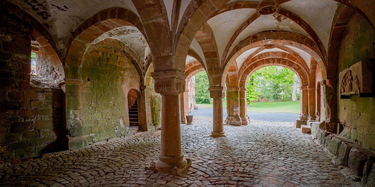 Die Torhalle ist der einzige vollständig erhaltene Raum der Pfalz
